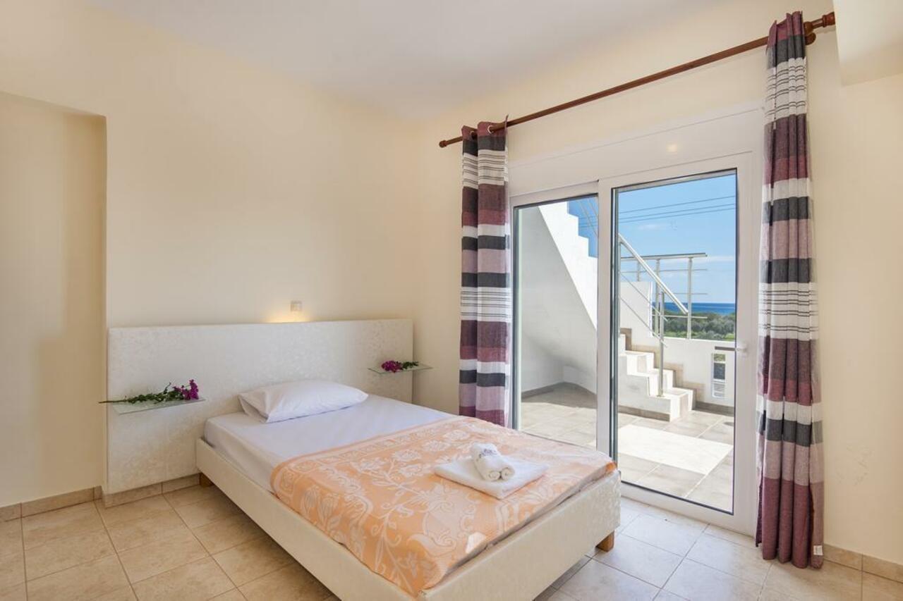 Apartment White Pearl Gennadi